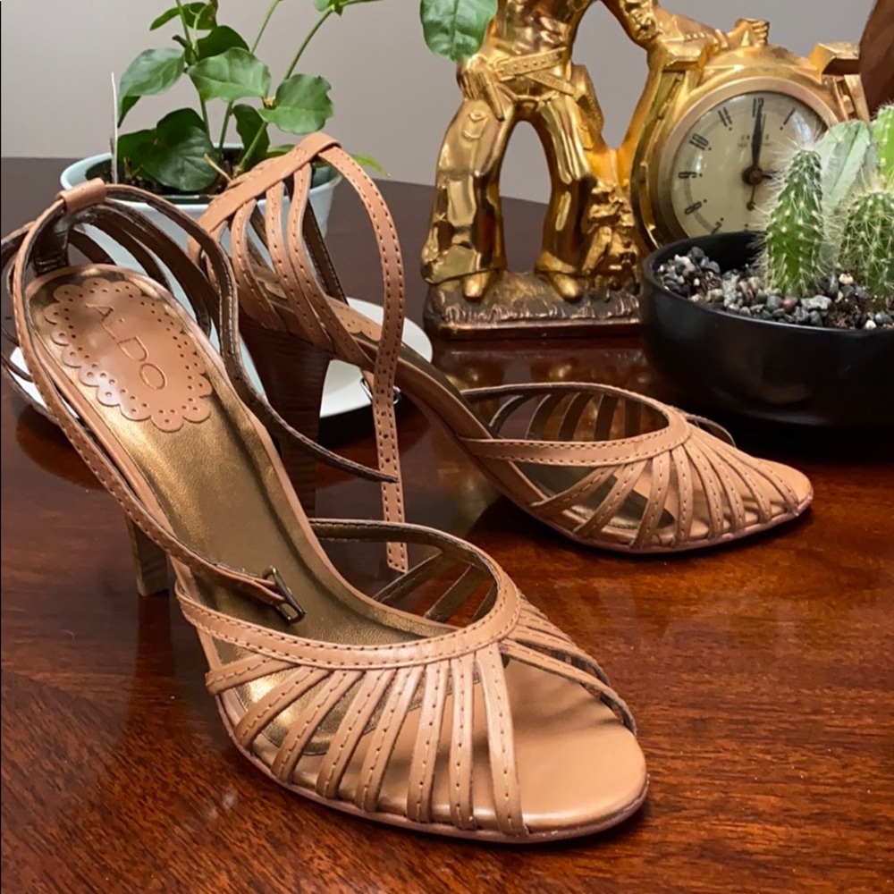 Also SZ 10, open-toe sandals with ankle strap